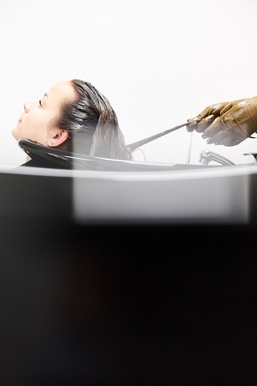 ORGÆNIC Haarpflegeprodukte im Regal bei Friseur 21